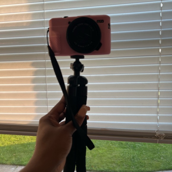 Cannon g7x mark ll vlogging camera - Picture 3 of 5